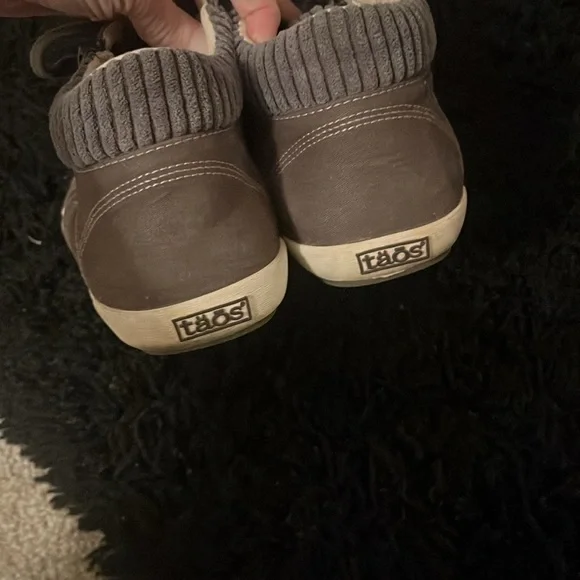 Women’s 9.5 Gray Taos Canvas Sneaker
Great Condition. Fits like a 9 - Picture 2 of 3